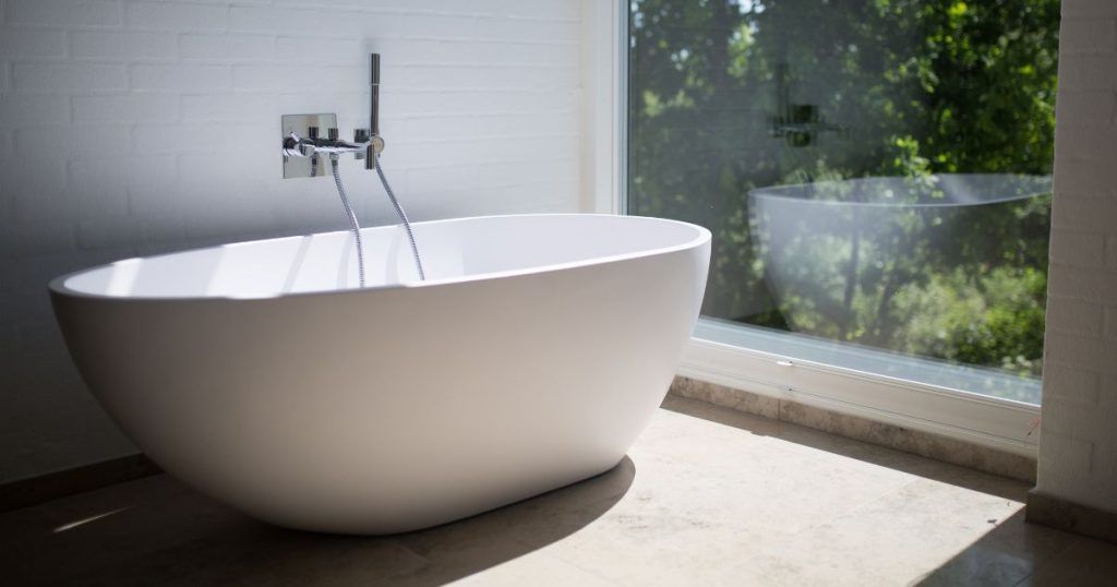 Corner Bathtubs Vs. Standard Bathtubs