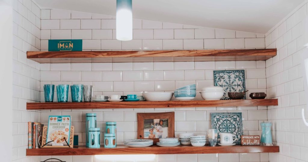 Open Shelving vs. Closed Cabinetry in Kitchens